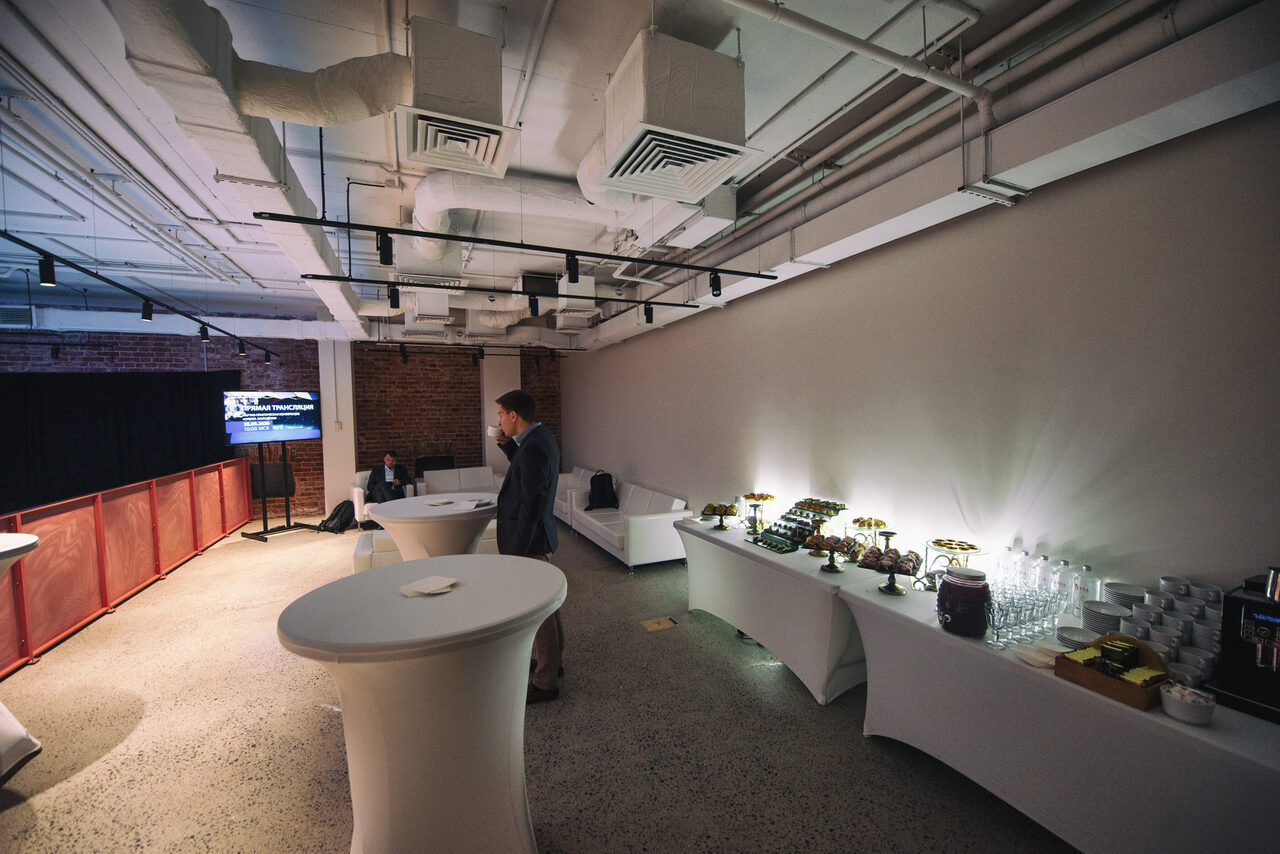 Арендовать Duo Screen Студия для онлайн трансляций