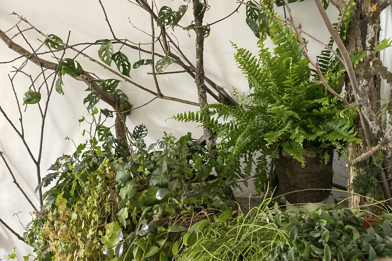 Арендовать Bright room with a fireplace and high ceilings