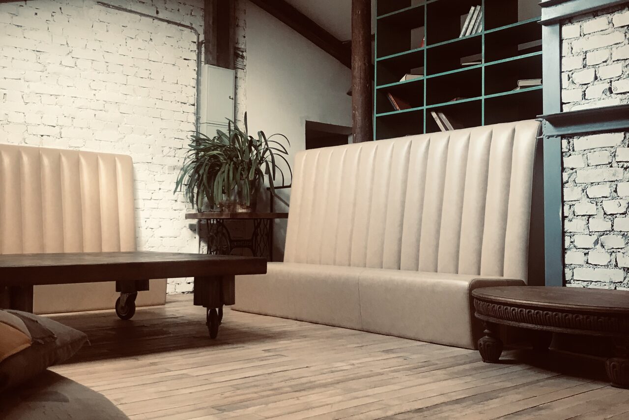 Арендовать Roof Hooty Place Лофт-мансарда