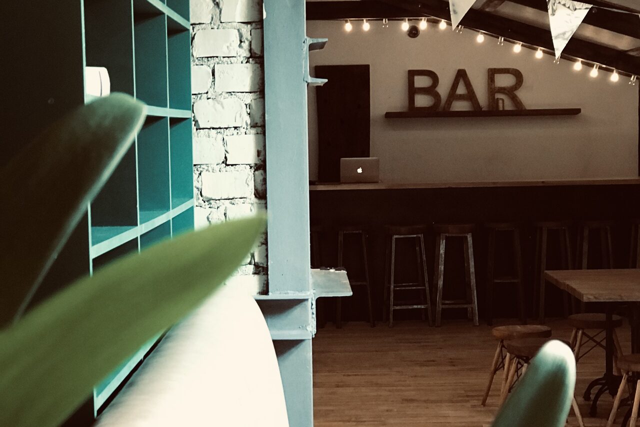 Арендовать Roof Hooty Place Лофт-мансарда