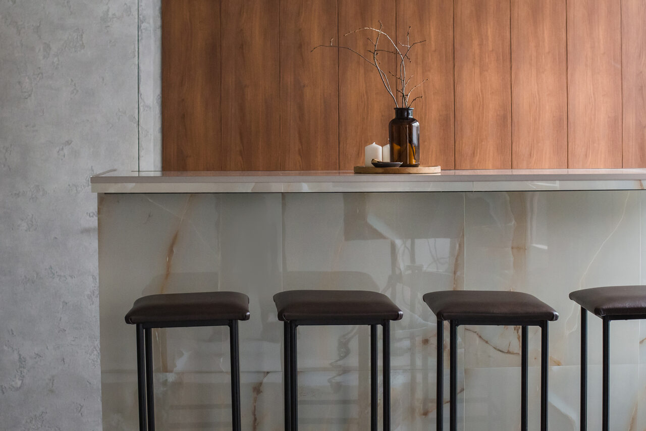 Арендовать Светлый лофт со светомузыкой и барной стойкой