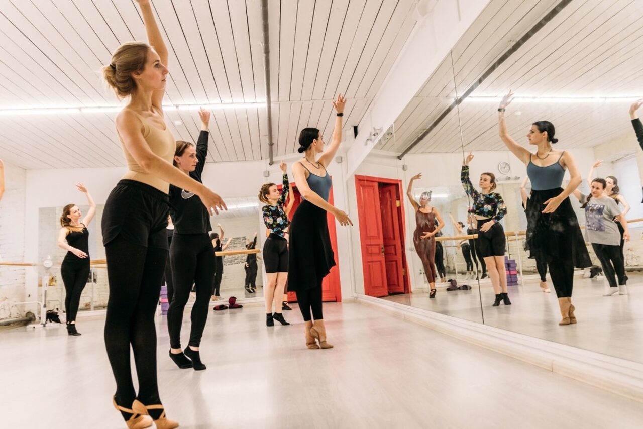 Арендовать Современный белый зал