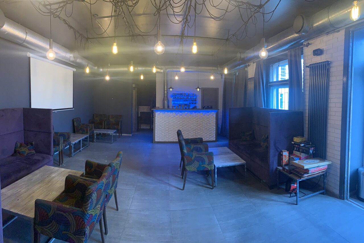 Арендовать Арт-пространство с отдельным входом и барной стойкой