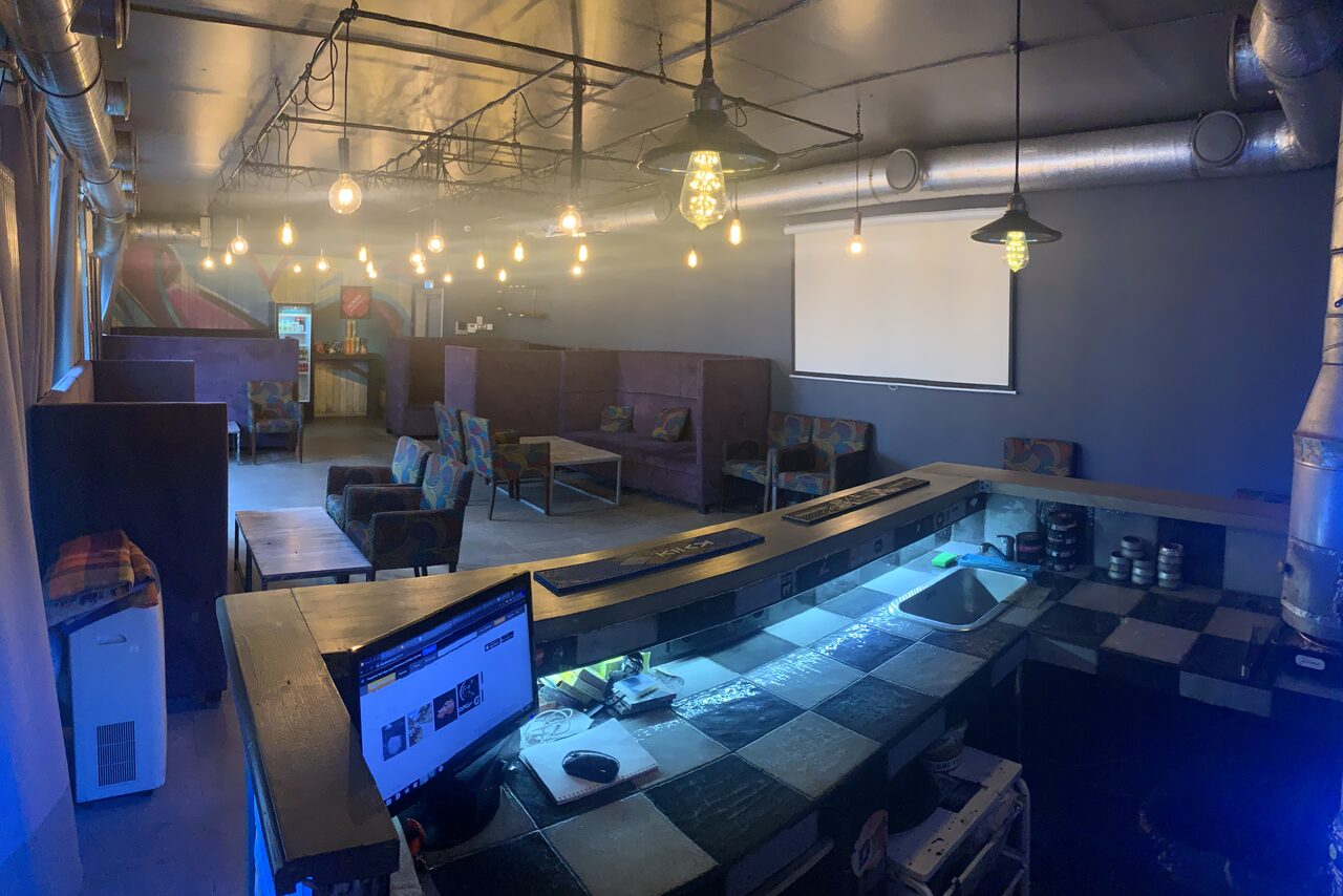 Арендовать Арт-пространство с отдельным входом и барной стойкой