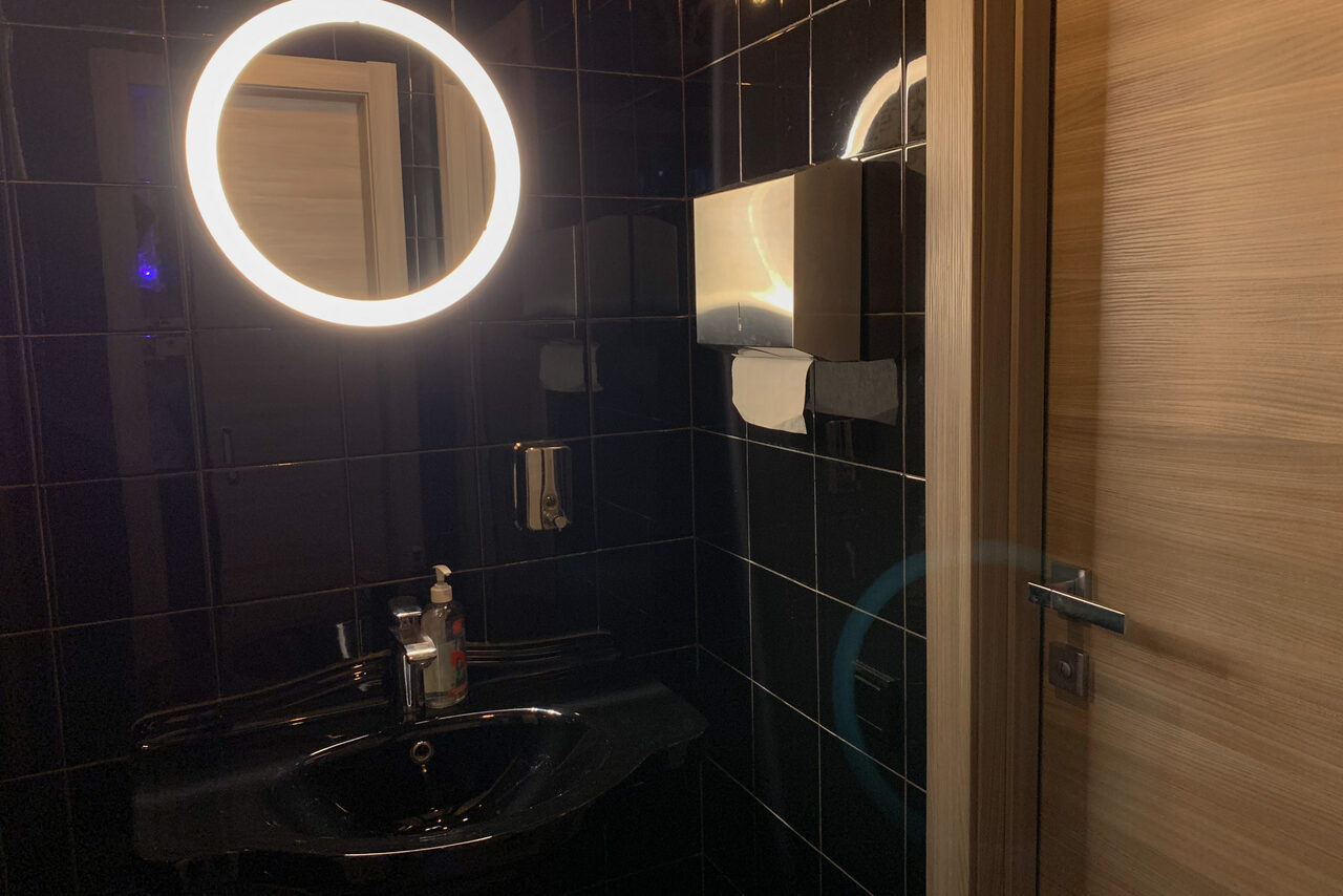 Арендовать Арт-пространство с отдельным входом и барной стойкой