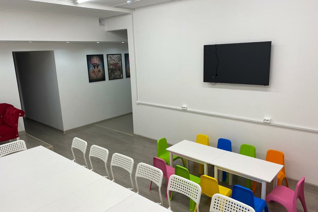 Арендовать White loft with children's playroom