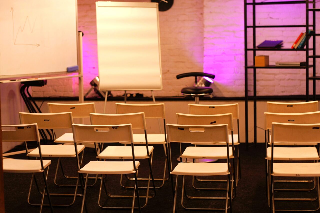 Арендовать PianoLoft. Уютный лофт для деловых событий