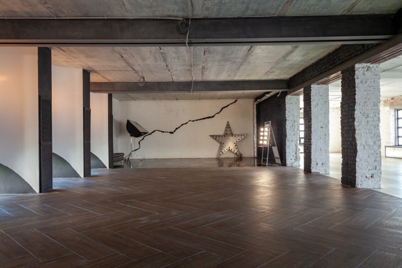 Арендовать Loft in white brick