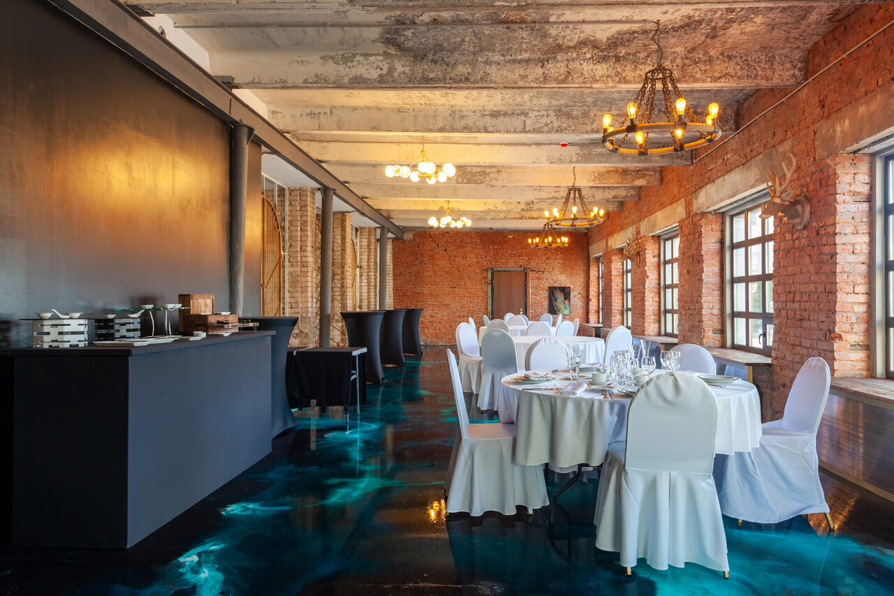 Арендовать Loft in red brick with designer floor