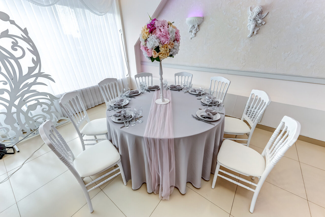 Арендовать Bright banquet hall with an open balcony