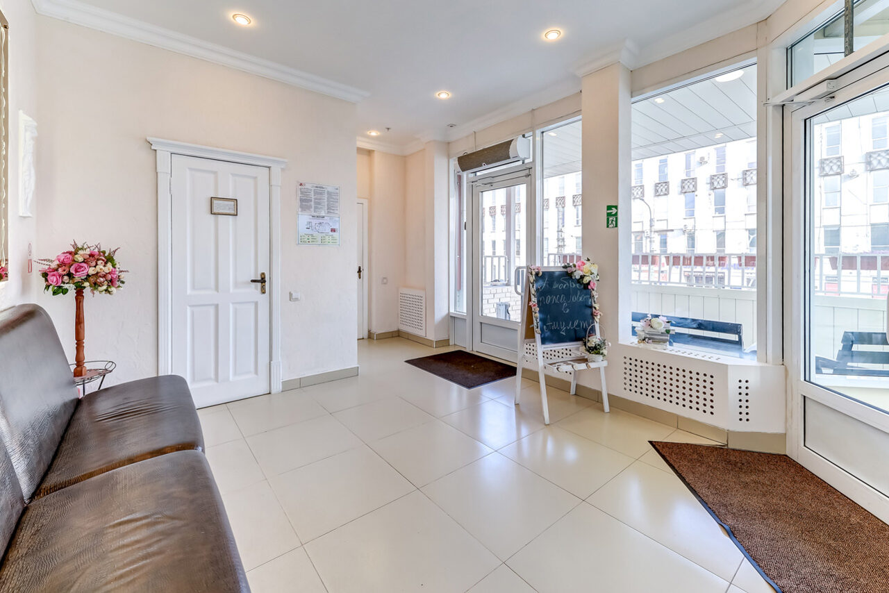 Арендовать Bright banquet hall with an open balcony