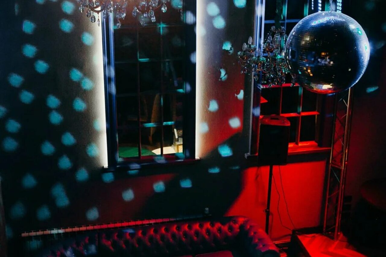 Арендовать Двухуровневый праздничный лофт с танцполом