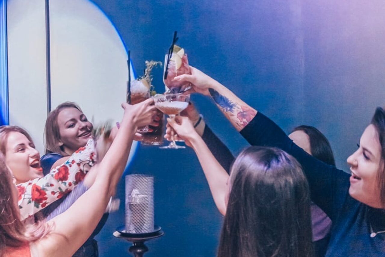 Арендовать Двухуровневый праздничный лофт с танцполом