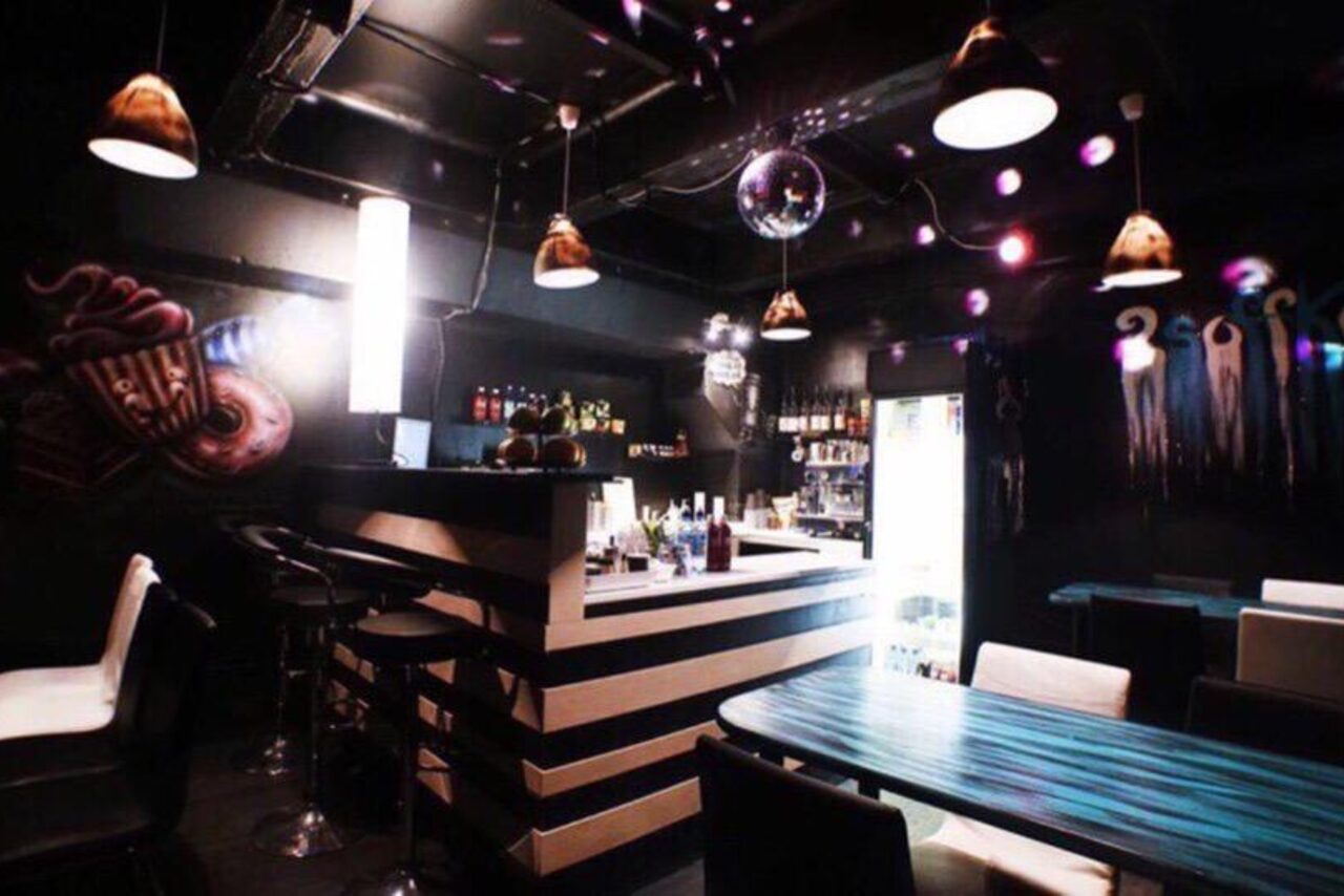 Арендовать BLACK PANTHER ARENA Универсальный лофт с зеркальной стеной