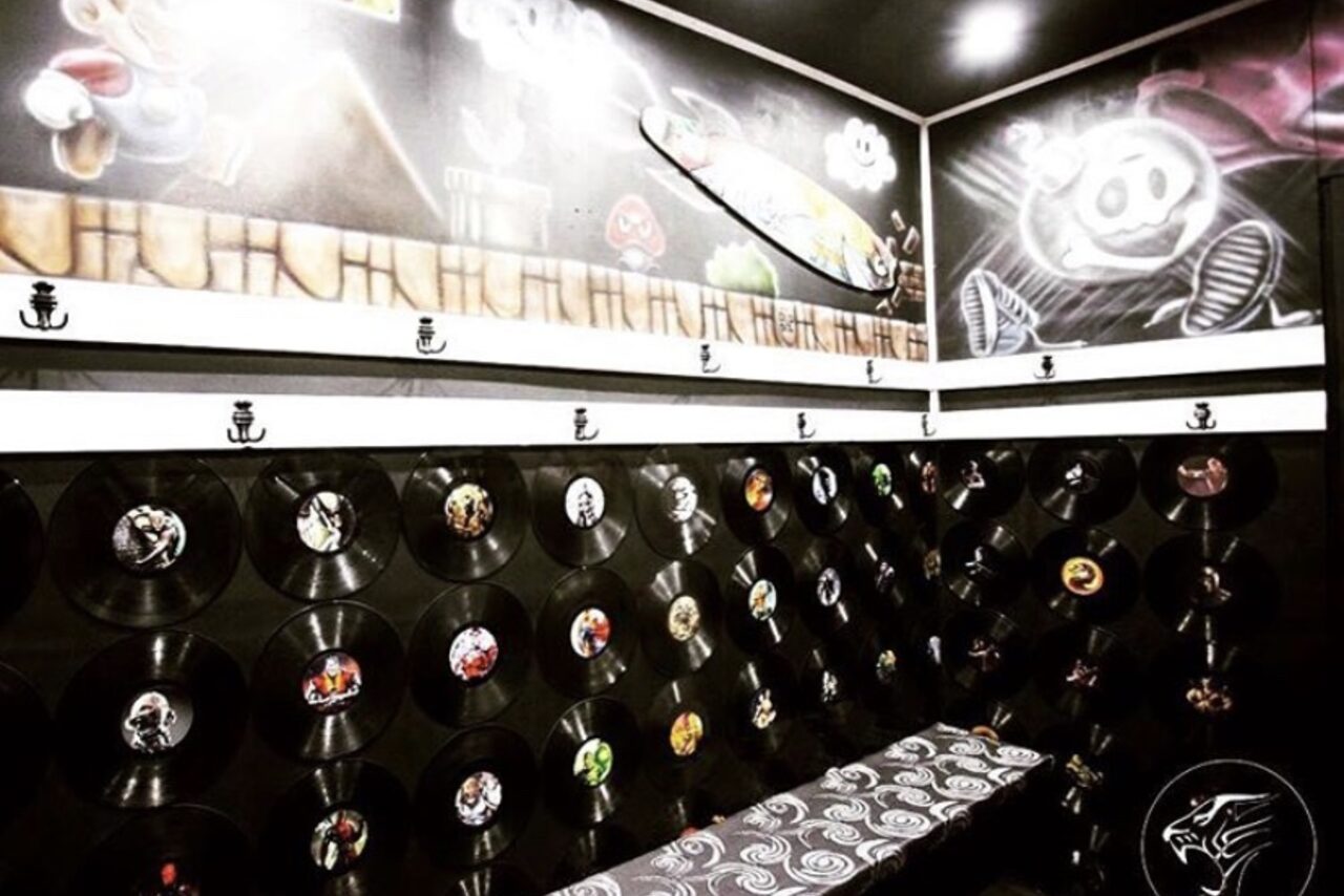 Арендовать BLACK PANTHER ARENA Универсальный лофт с зеркальной стеной