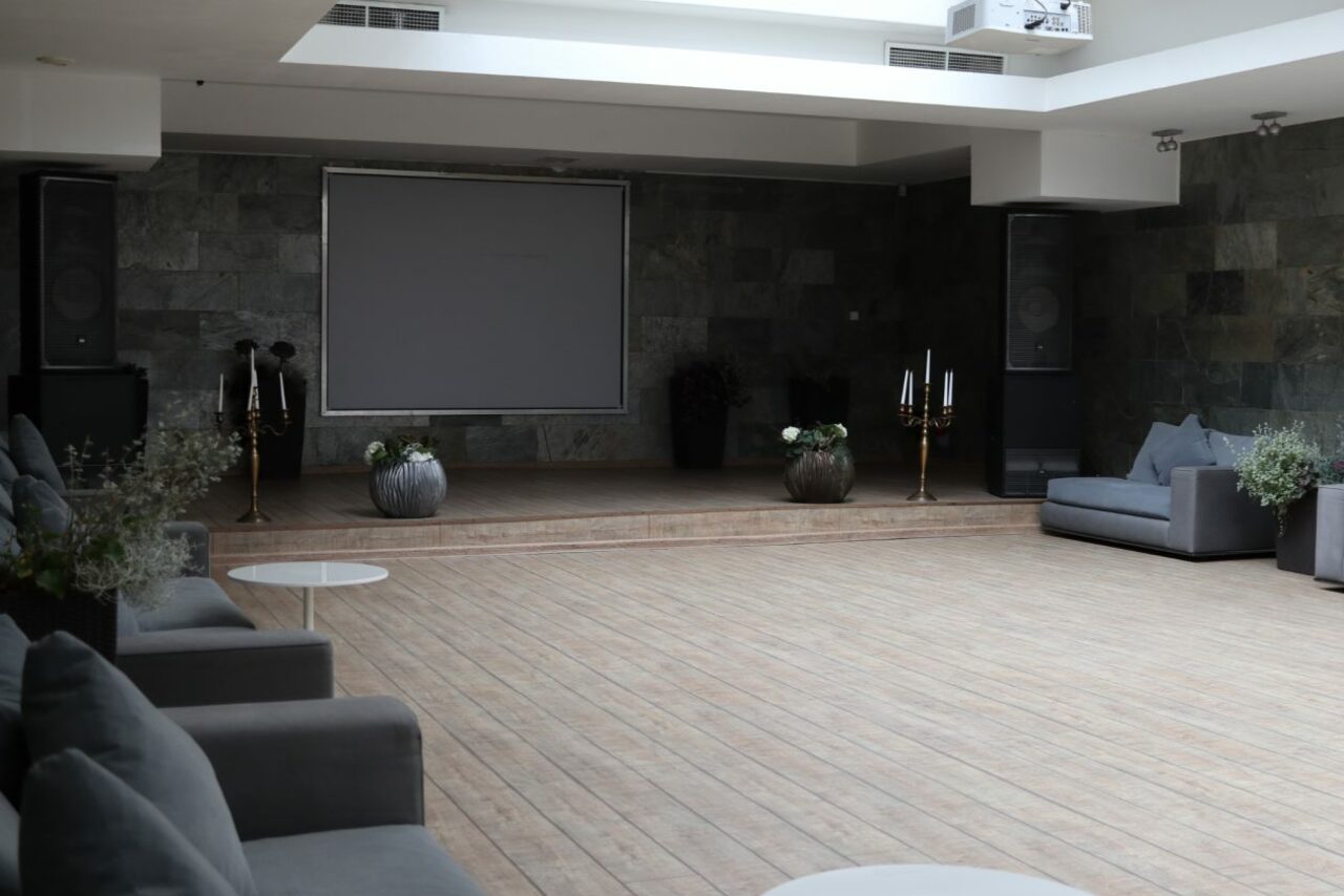 Арендовать Мамита. Учим хорошо танцевать