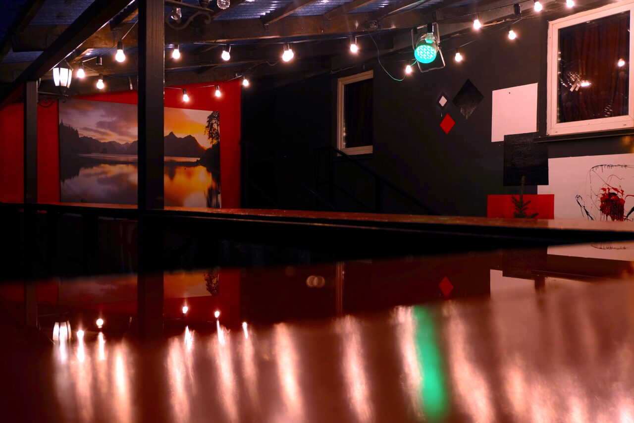 Арендовать Клуб с профессиональным оборудованием и сценой