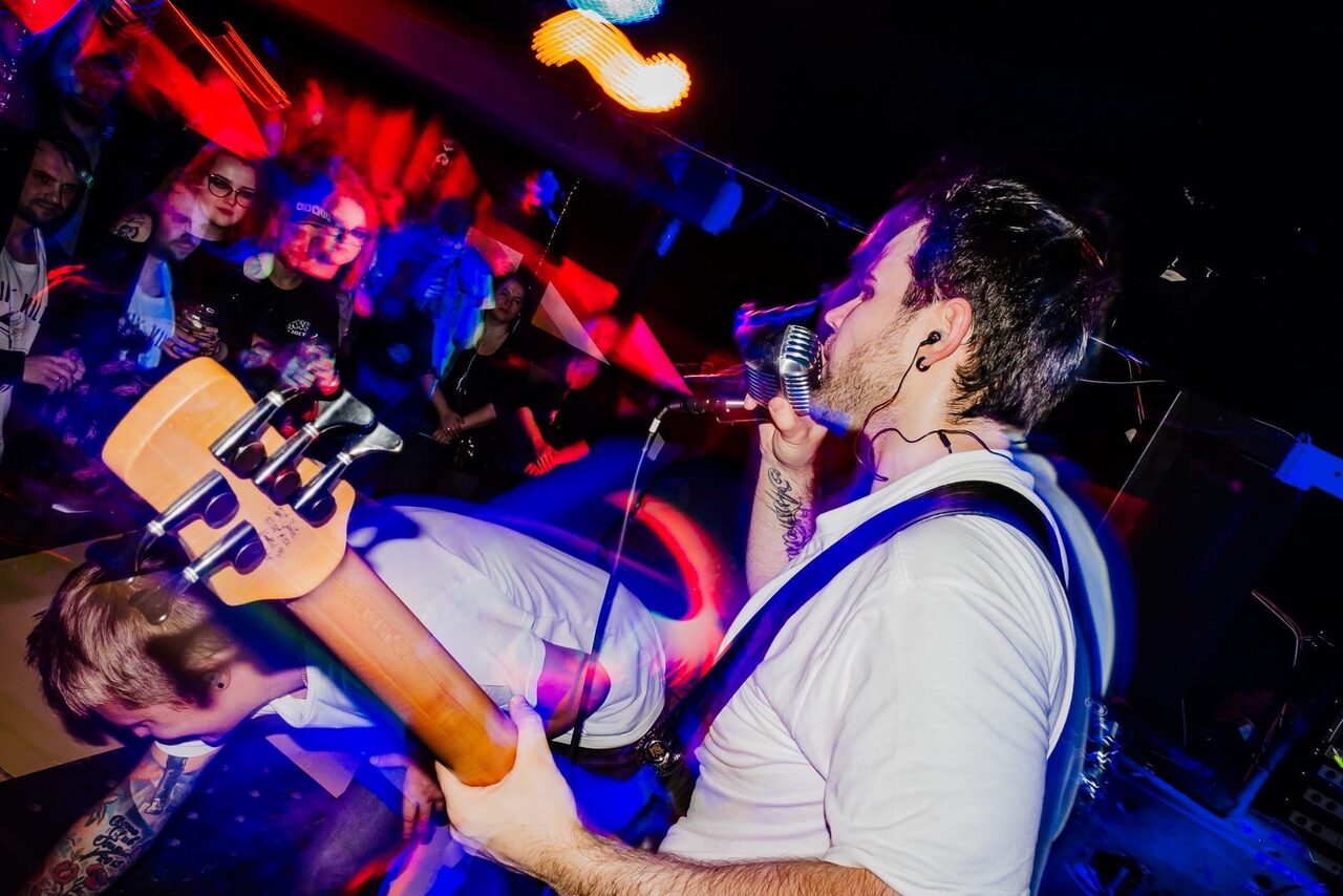 Арендовать Клуб с профессиональным оборудованием и сценой