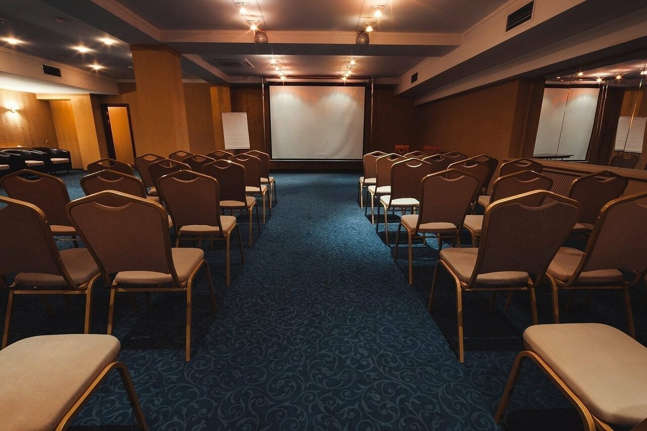 Арендовать Conference room in the hotel for up to 120 people