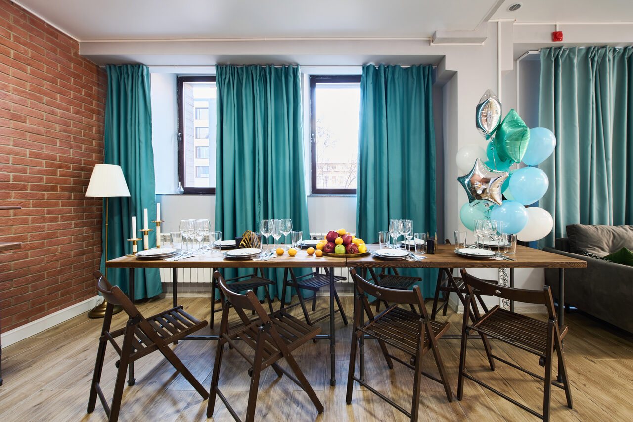 Арендовать Лофт-конструктор с мягкими диванами