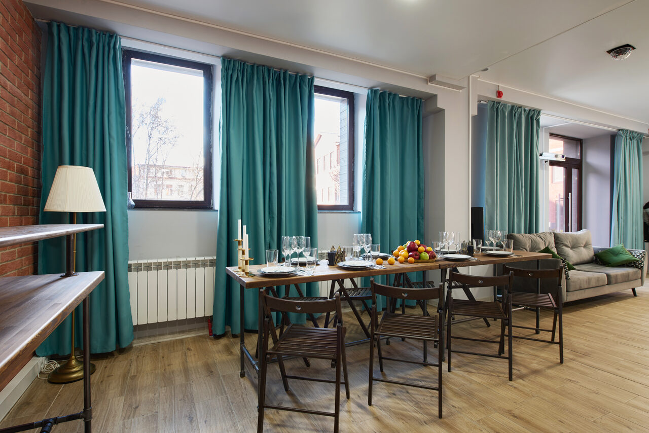 Арендовать Лофт-конструктор с мягкими диванами