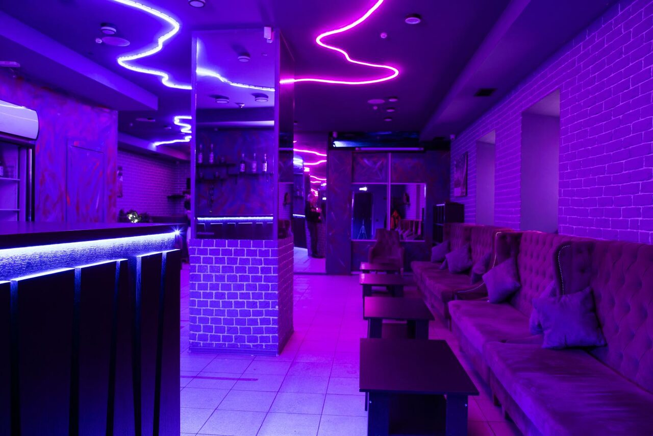 Арендовать Лофт с атмосферой неона в центре Москвы