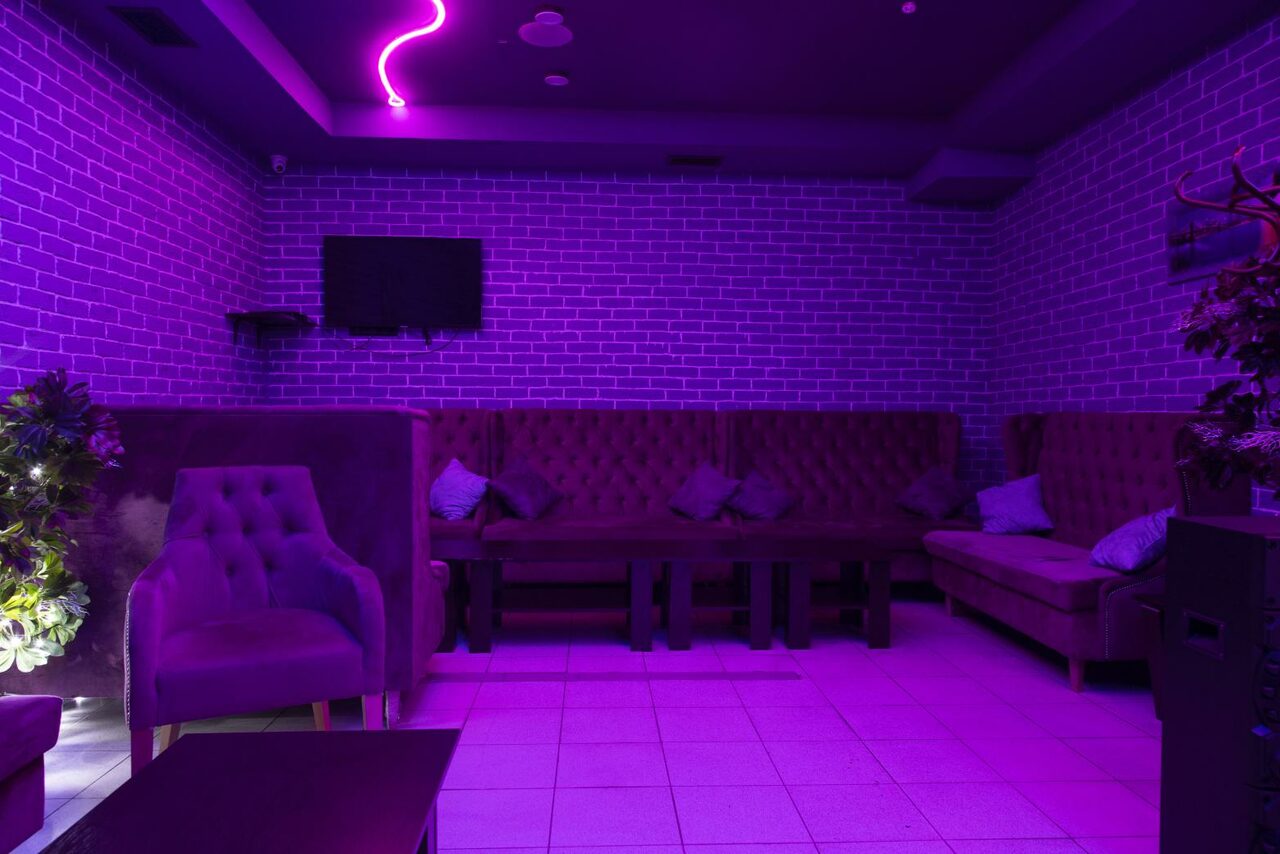 Арендовать Лофт с атмосферой неона в центре Москвы