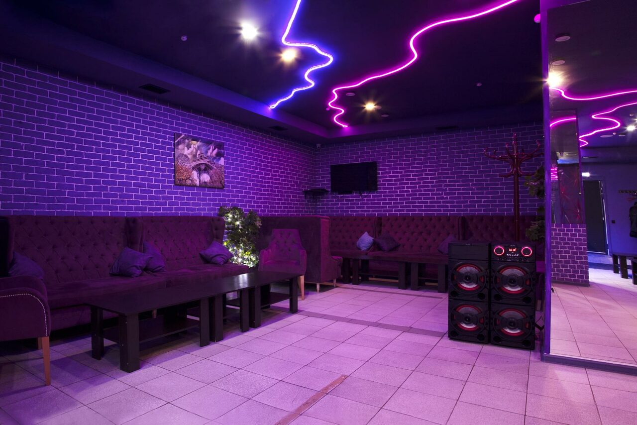 Арендовать Лофт с атмосферой неона в центре Москвы