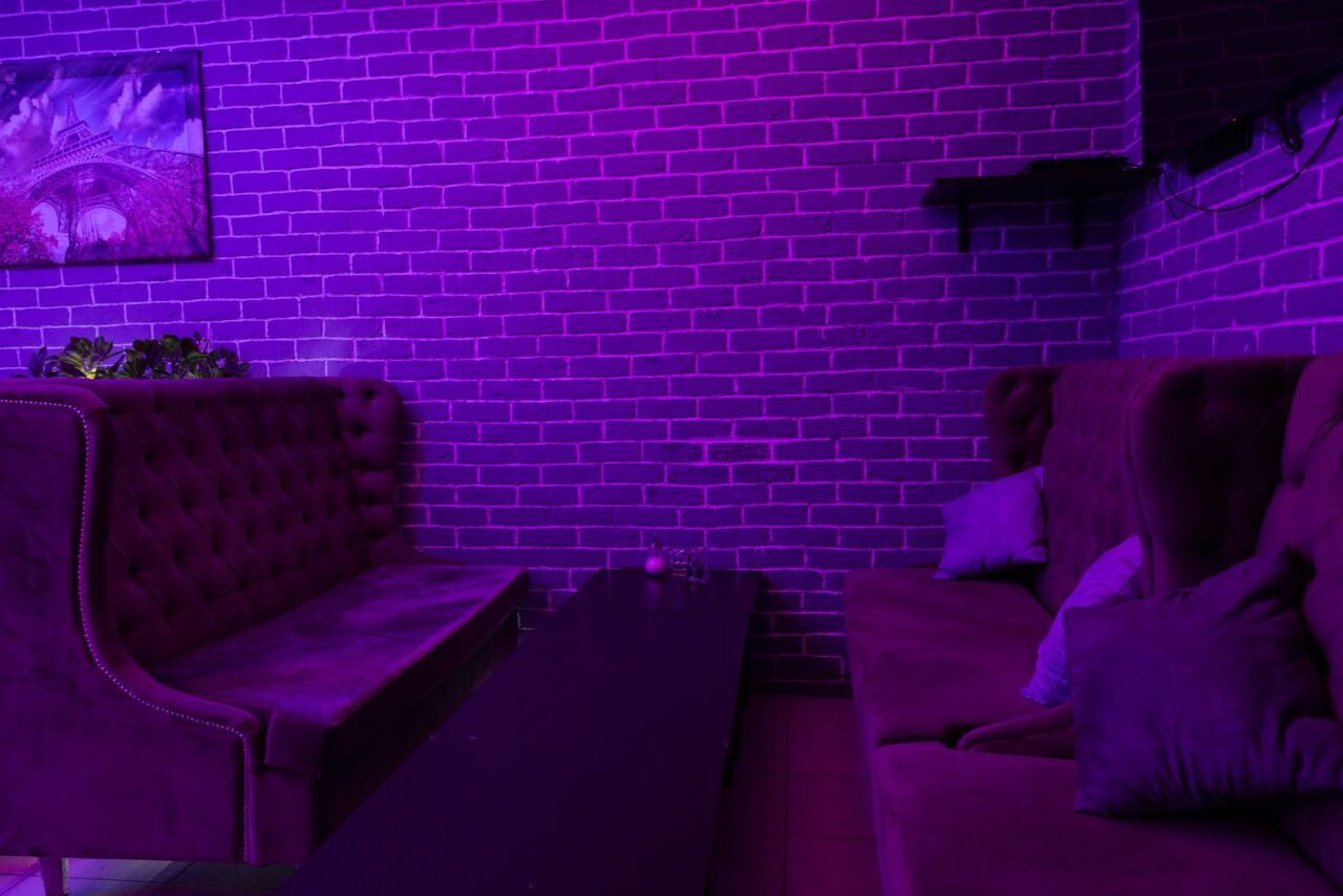 Арендовать Лофт с атмосферой неона в центре Москвы