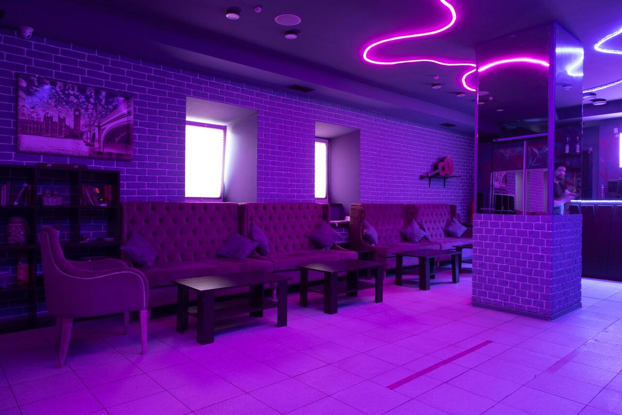 Арендовать Лофт с атмосферой неона в центре Москвы