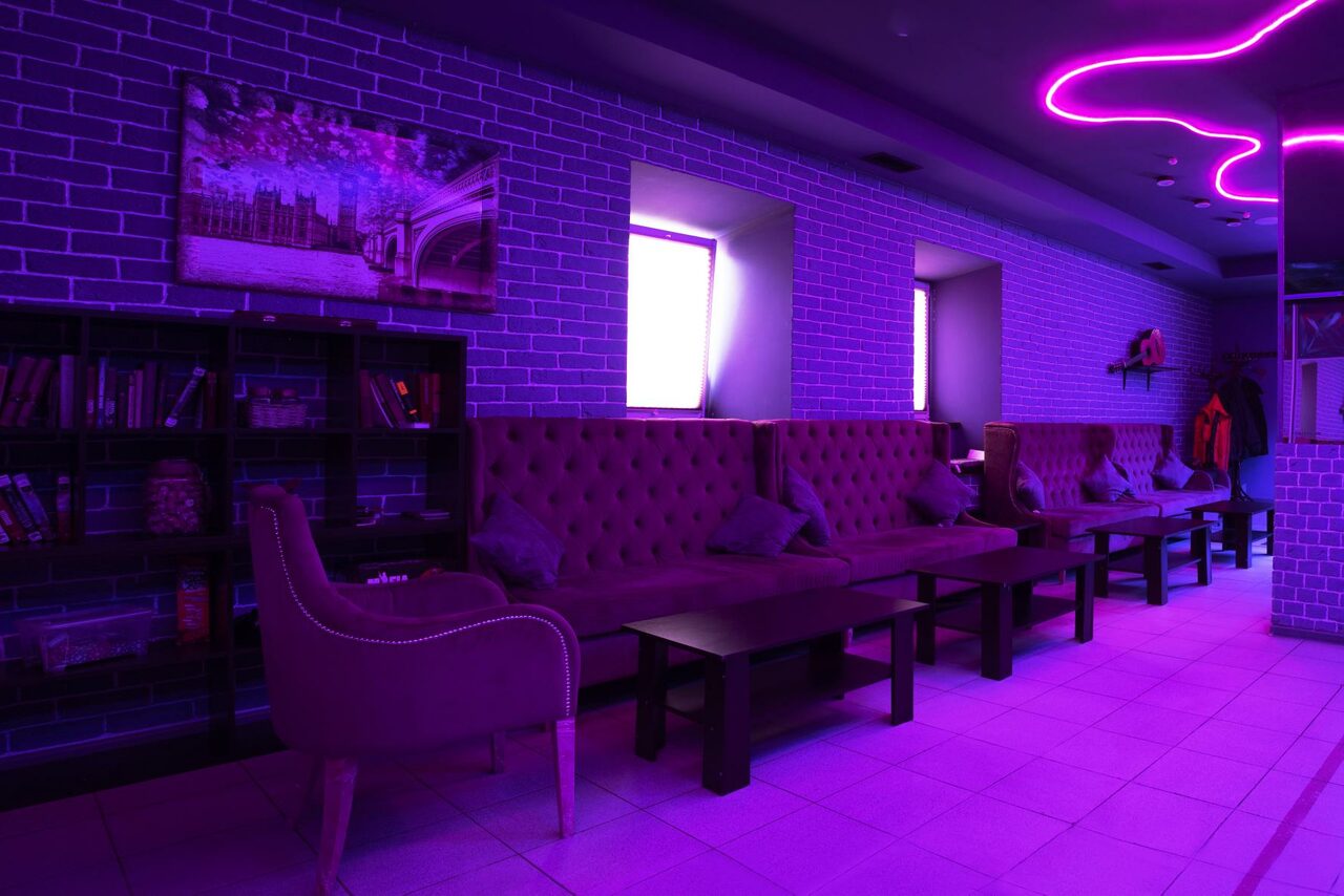 Арендовать Лофт с атмосферой неона в центре Москвы