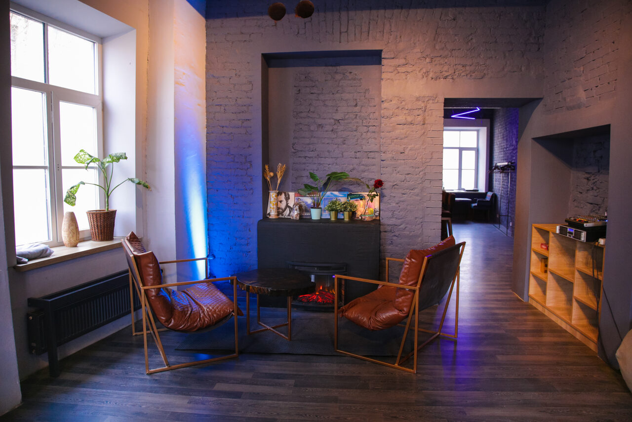 Арендовать Stylish loft with waterfront views