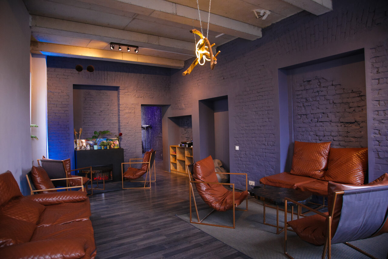 Арендовать Stylish loft with waterfront views