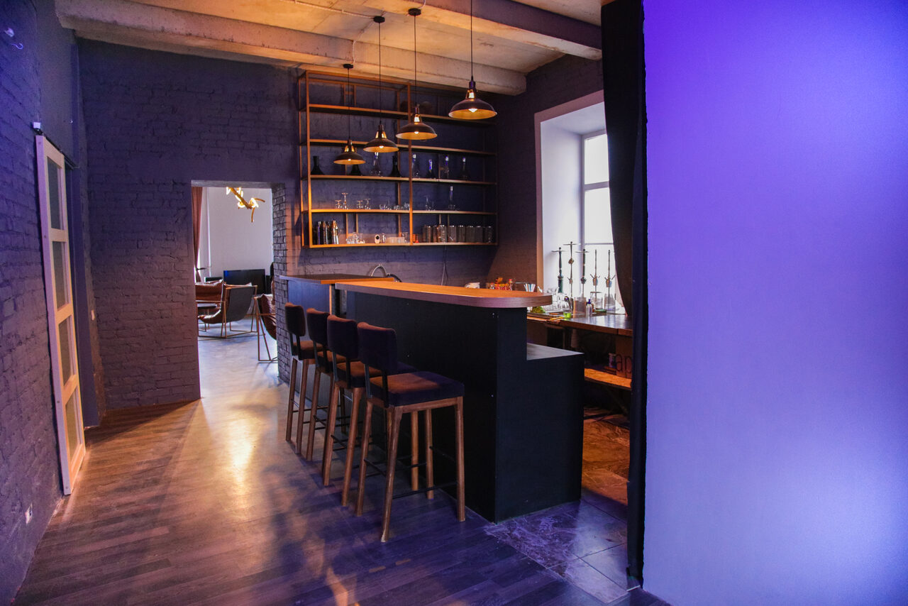 Арендовать Stylish loft with waterfront views