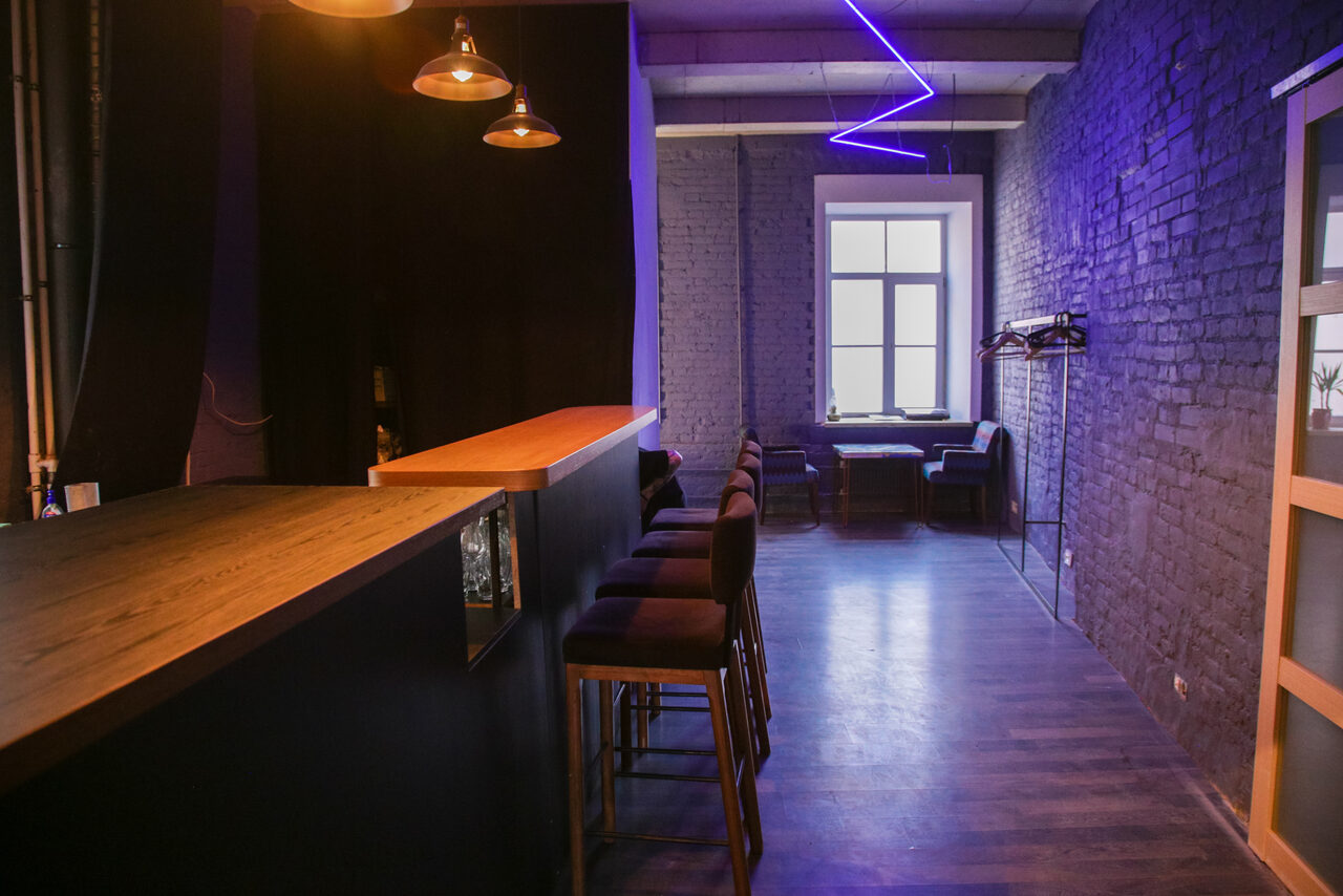 Арендовать Stylish loft with waterfront views