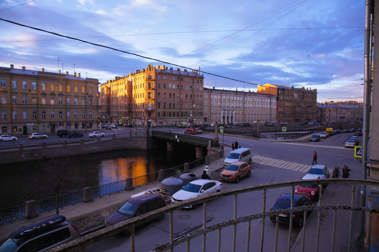 Арендовать Stylish loft with waterfront views