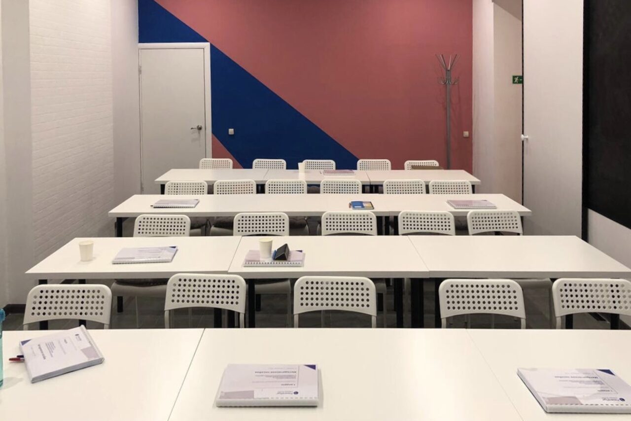 Арендовать Светлый, уютный зал лектория “Be Happy”