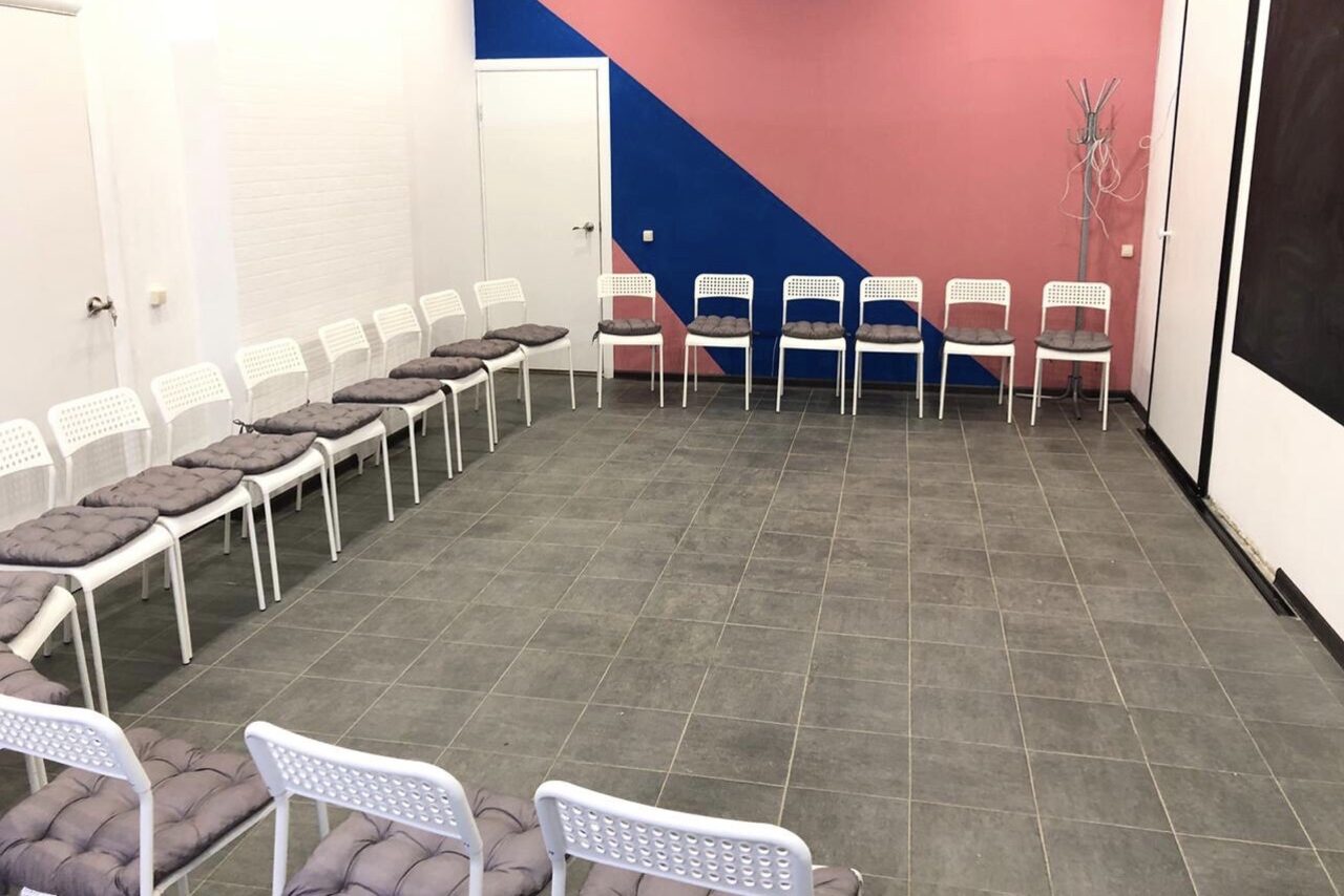 Арендовать Светлый, уютный зал лектория “Be Happy”