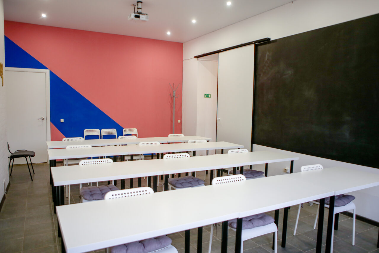 Арендовать Светлый, уютный зал лектория “Be Happy”