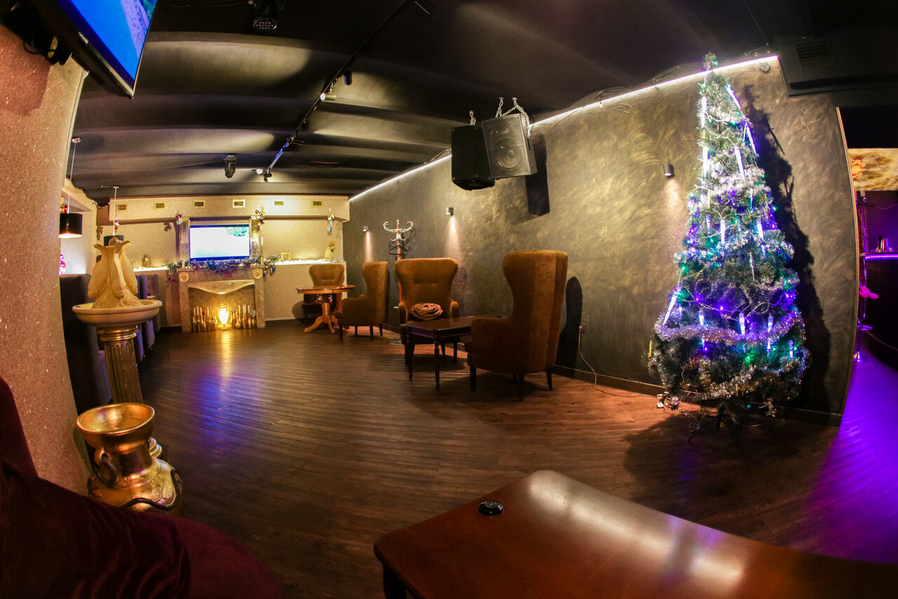 Арендовать Атмосферный караоке бар под закрытие