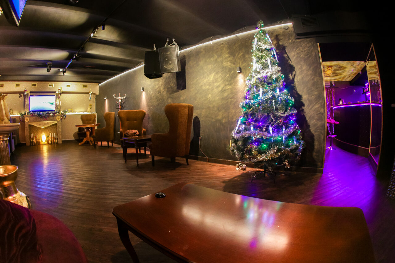 Арендовать Атмосферный караоке бар под закрытие