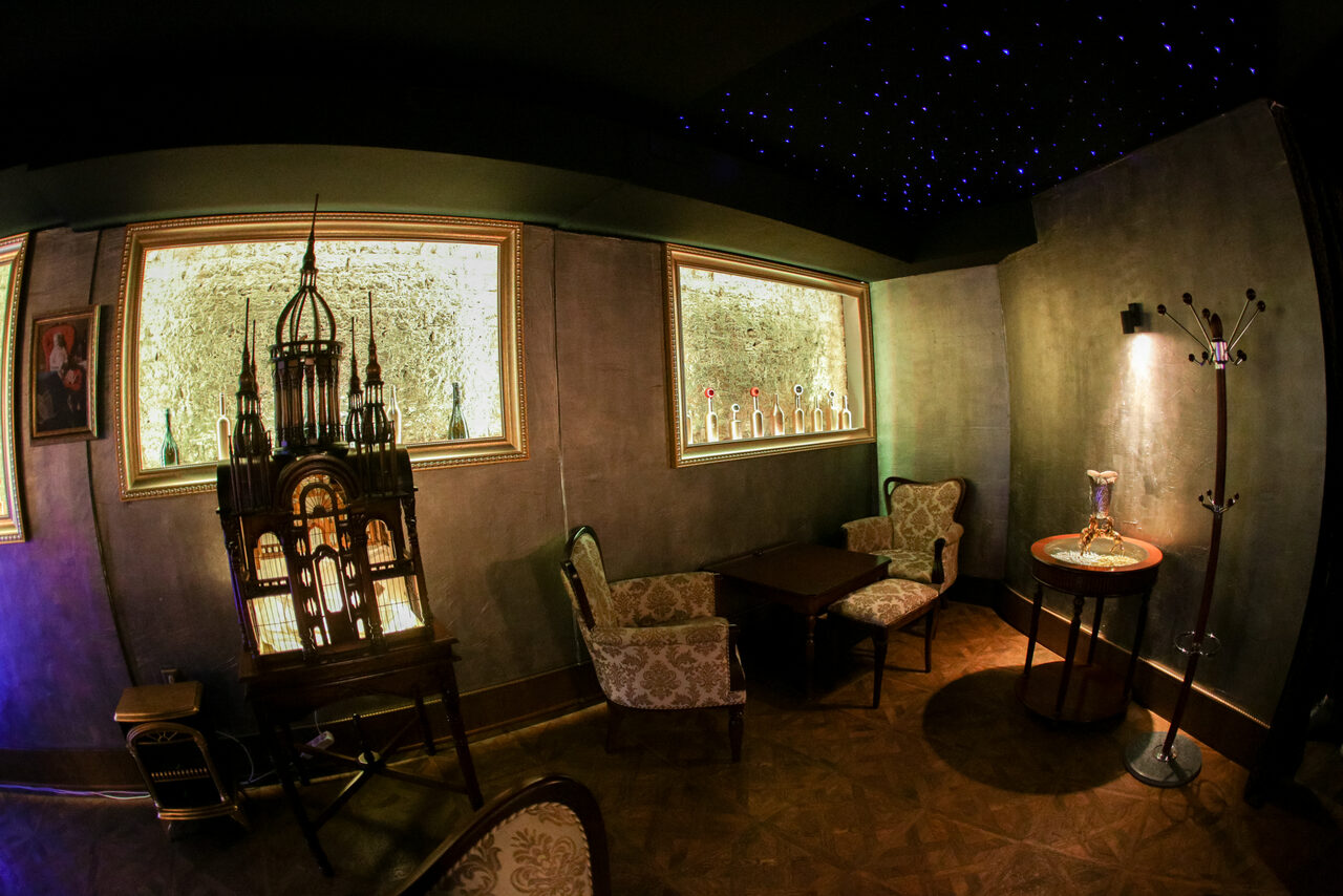 Арендовать Атмосферный караоке бар под закрытие