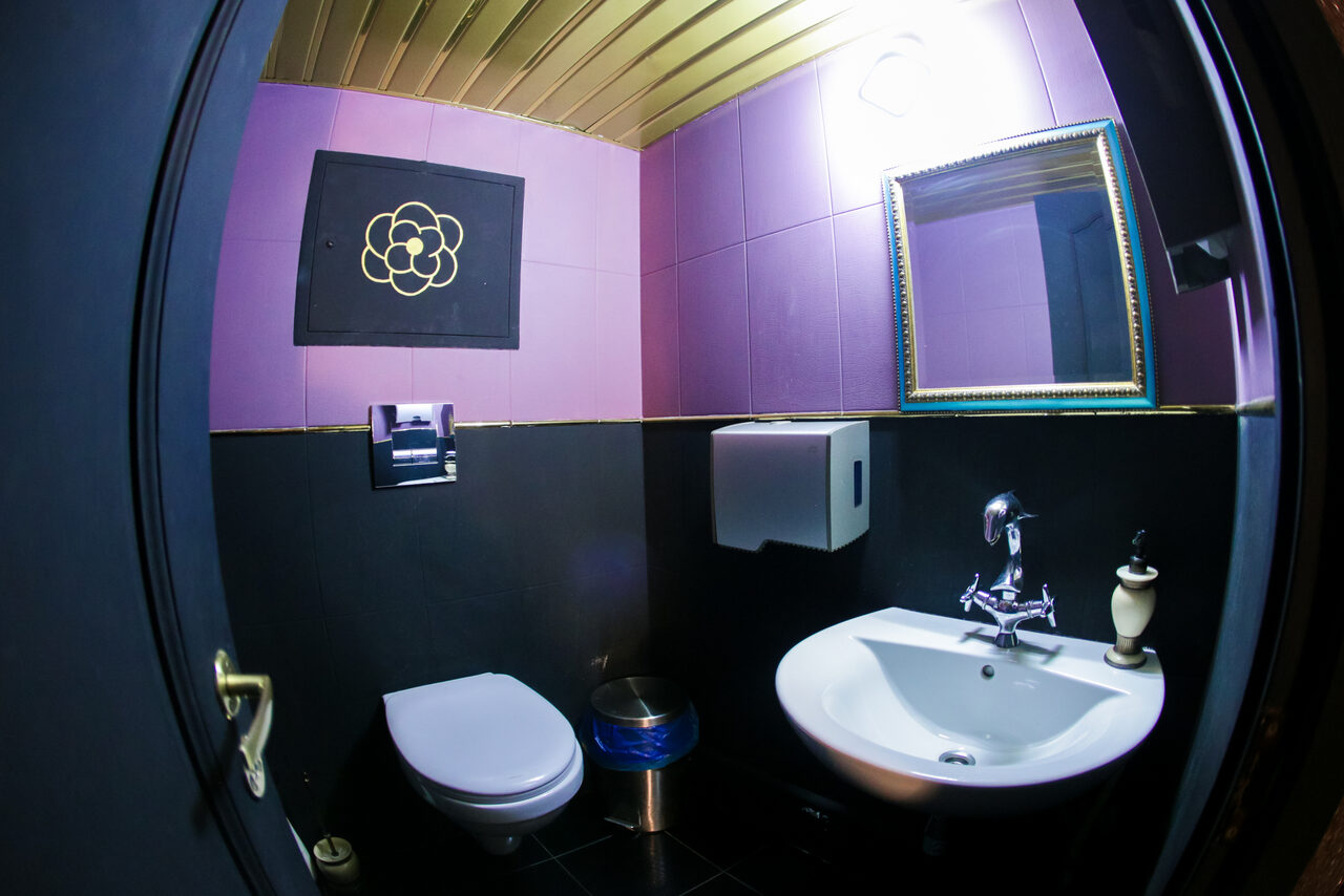 Арендовать Атмосферный караоке бар под закрытие