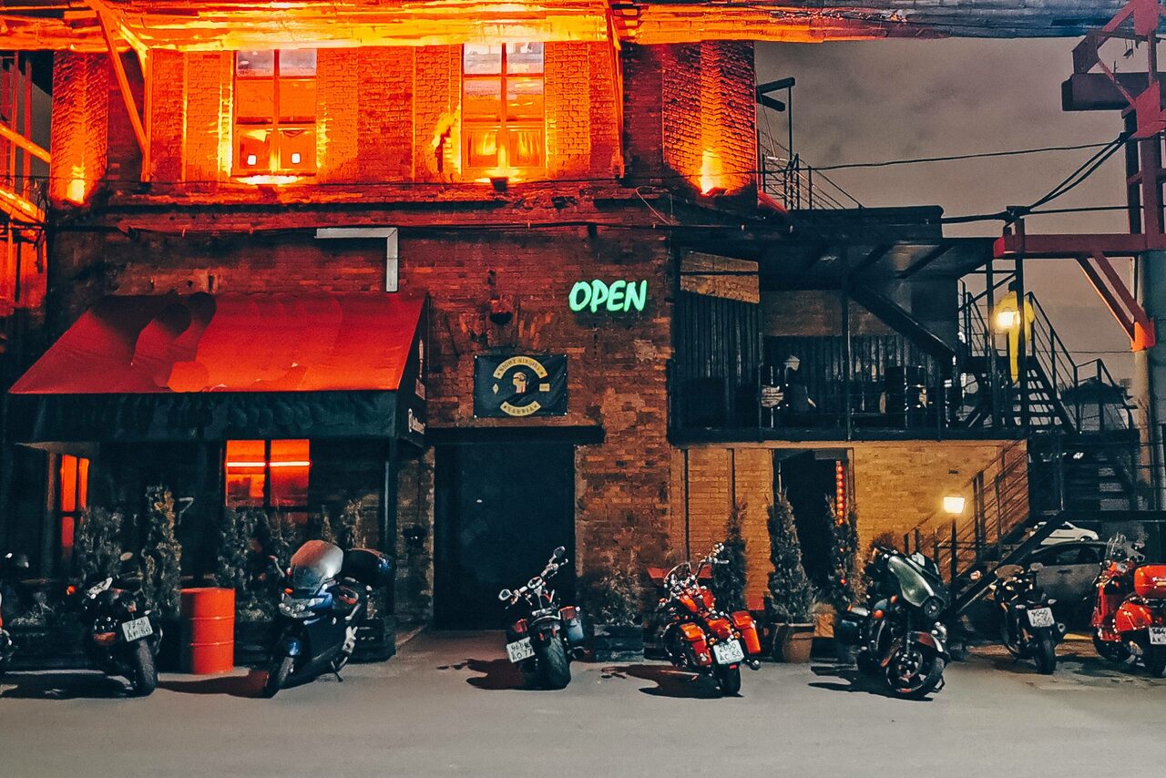 Арендовать Brick tower with a view roof