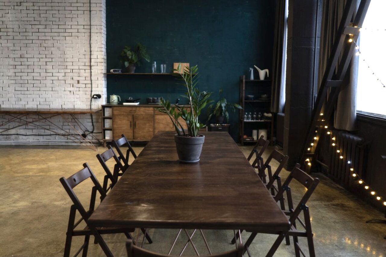 Арендовать Текстура  Лофт из белого кирпича с панорамным окном