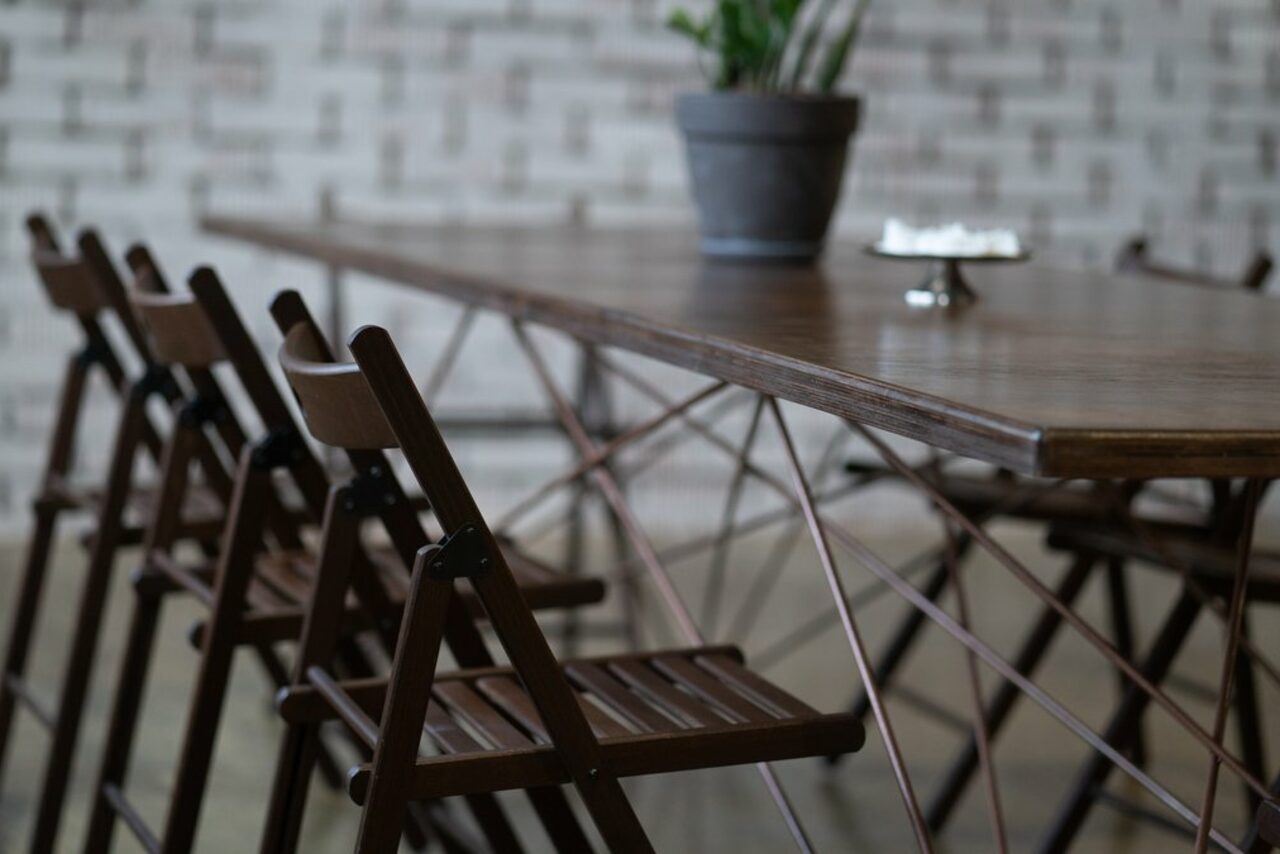 Арендовать Текстура  Лофт из белого кирпича с панорамным окном