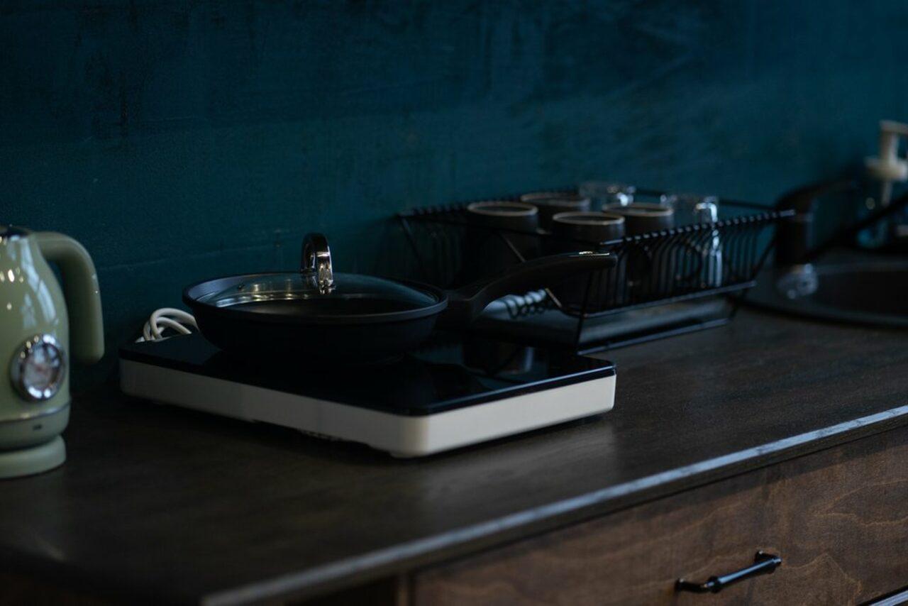 Арендовать Текстура  Лофт из белого кирпича с панорамным окном