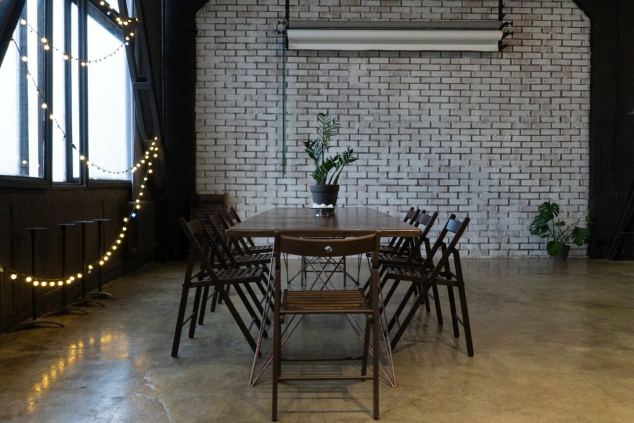 Арендовать White brick loft with panoramic window