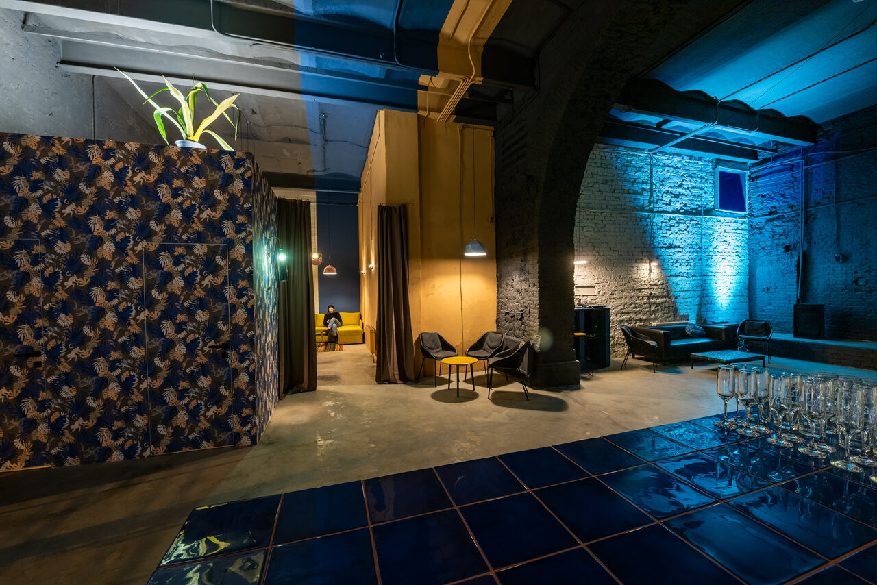 Арендовать Дизайнерский лофт с высокими потолками