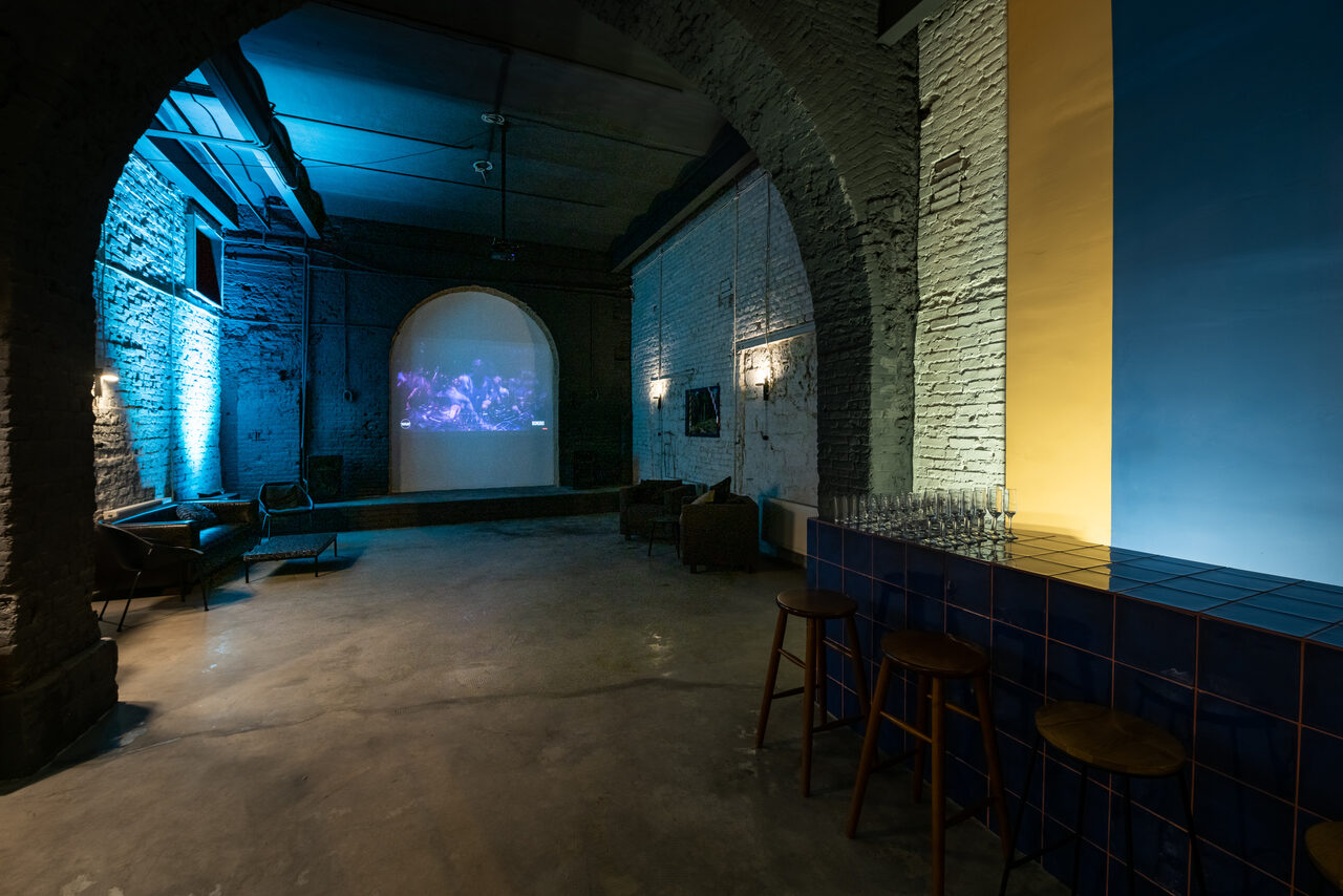 Арендовать Дизайнерский лофт с высокими потолками